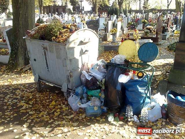 Zdjęcie w galerii na portalu naszraciborz.pl: Czas opróżnić kubły wiadomości z regionu