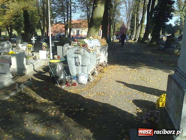 Zdjęcie w galerii na portalu naszraciborz.pl: Czas opróżnić kubły wiadomości z regionu