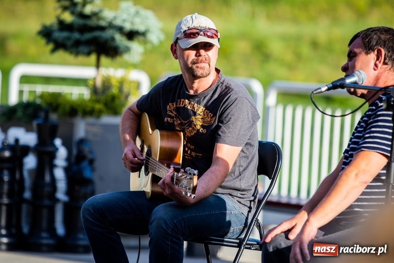 Zdjęcie w galerii na portalu naszraciborz.pl: Roman Roczeń wystąpił na przystani kajakowej wiadomości z regionu
