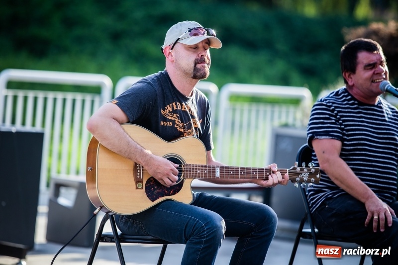 Zdjęcie w galerii na portalu naszraciborz.pl: Roman Roczeń wystąpił na przystani kajakowej wiadomości z regionu