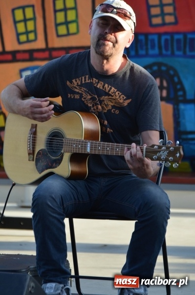 Zdjęcie w galerii na portalu naszraciborz.pl: Roman Roczeń wystąpił na przystani kajakowej wiadomości z regionu