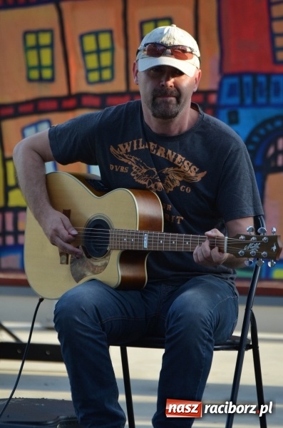 Zdjęcie w galerii na portalu naszraciborz.pl: Roman Roczeń wystąpił na przystani kajakowej wiadomości z regionu