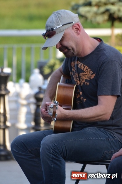 Zdjęcie w galerii na portalu naszraciborz.pl: Roman Roczeń wystąpił na przystani kajakowej wiadomości z regionu