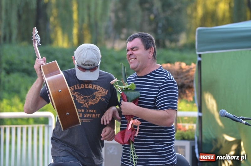 Zdjęcie w galerii na portalu naszraciborz.pl: Roman Roczeń wystąpił na przystani kajakowej wiadomości z regionu