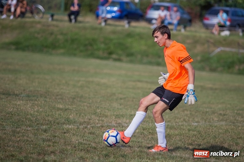 Zdjęcie w galerii na portalu naszraciborz.pl: Ruszyły rozgrywki raciborskiej A klasy. Brzezie podzieliło się punktami z Zawadą wiadomości z regionu