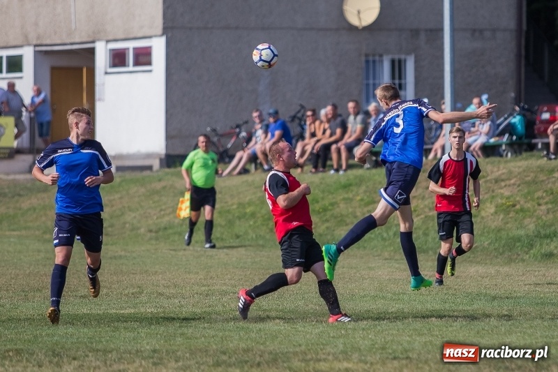 Zdjęcie w galerii na portalu naszraciborz.pl: Ruszyły rozgrywki raciborskiej A klasy. Brzezie podzieliło się punktami z Zawadą wiadomości z regionu