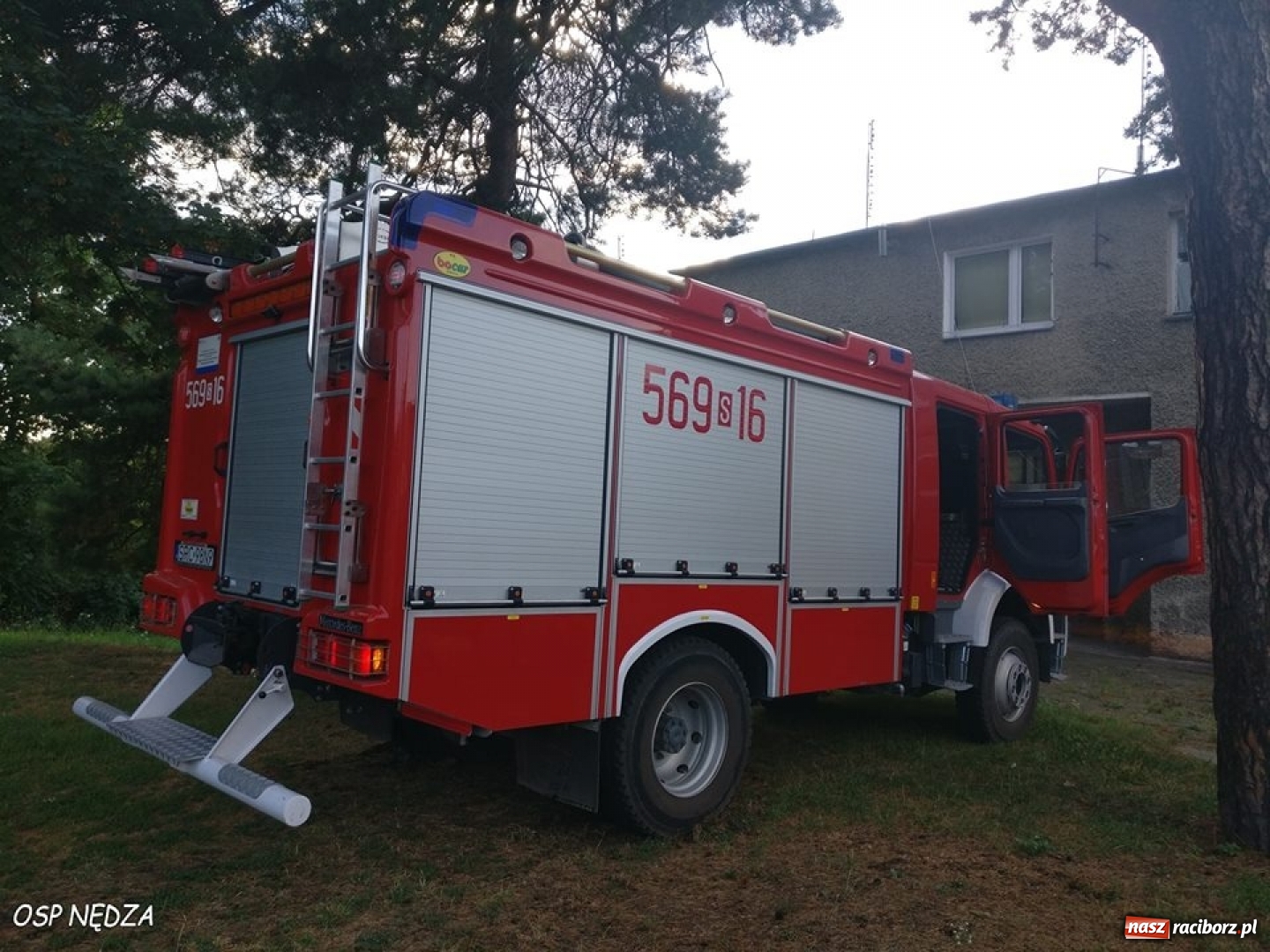 Zdjęcie w galerii na portalu naszraciborz.pl: Pożar w zakładzie produkcyjnym, uwięziona sarna i silne zadymienie. Weekend raciborskich strażaków wiadomości z regionu