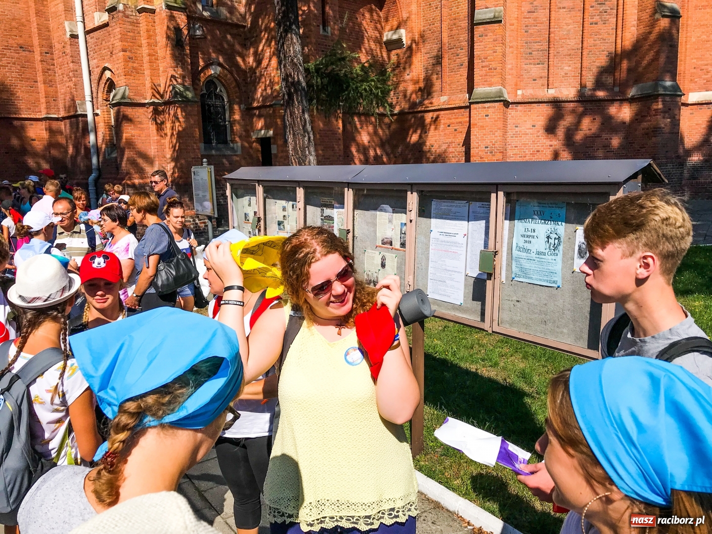 Zdjęcie w galerii na portalu naszraciborz.pl: Pielgrzymi z ziemi raciborskiej oraz Kietrza w drodze na Jasną Górę wiadomości z regionu