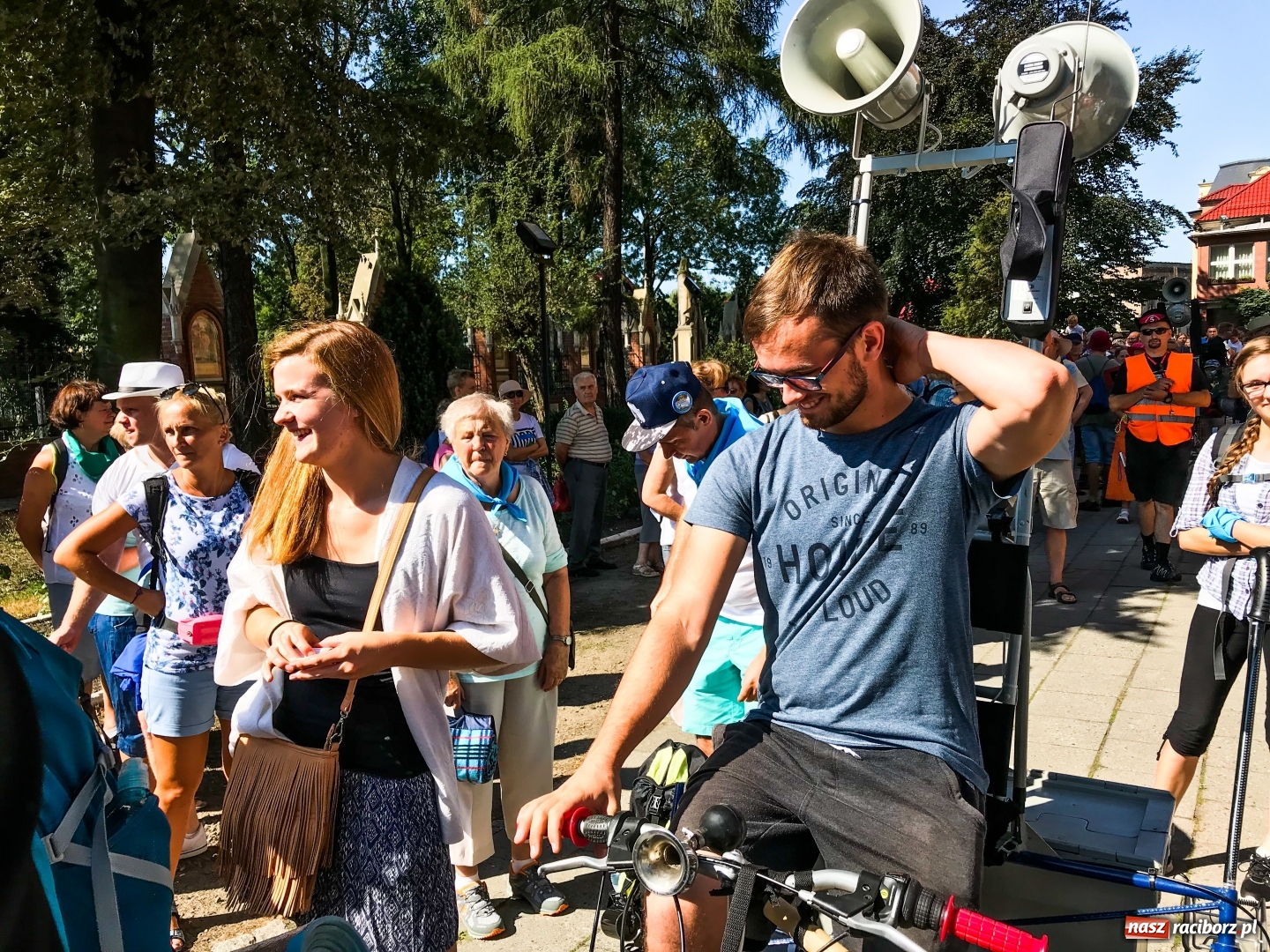 Zdjęcie w galerii na portalu naszraciborz.pl: Pielgrzymi z ziemi raciborskiej oraz Kietrza w drodze na Jasną Górę wiadomości z regionu