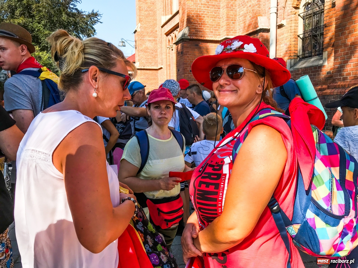 Zdjęcie w galerii na portalu naszraciborz.pl: Pielgrzymi z ziemi raciborskiej oraz Kietrza w drodze na Jasną Górę wiadomości z regionu