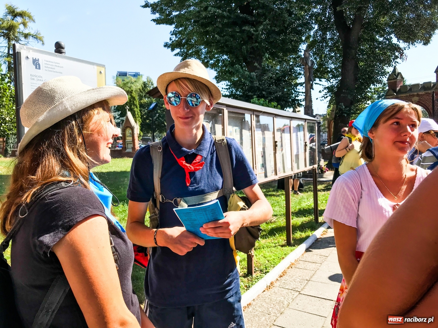 Zdjęcie w galerii na portalu naszraciborz.pl: Pielgrzymi z ziemi raciborskiej oraz Kietrza w drodze na Jasną Górę wiadomości z regionu