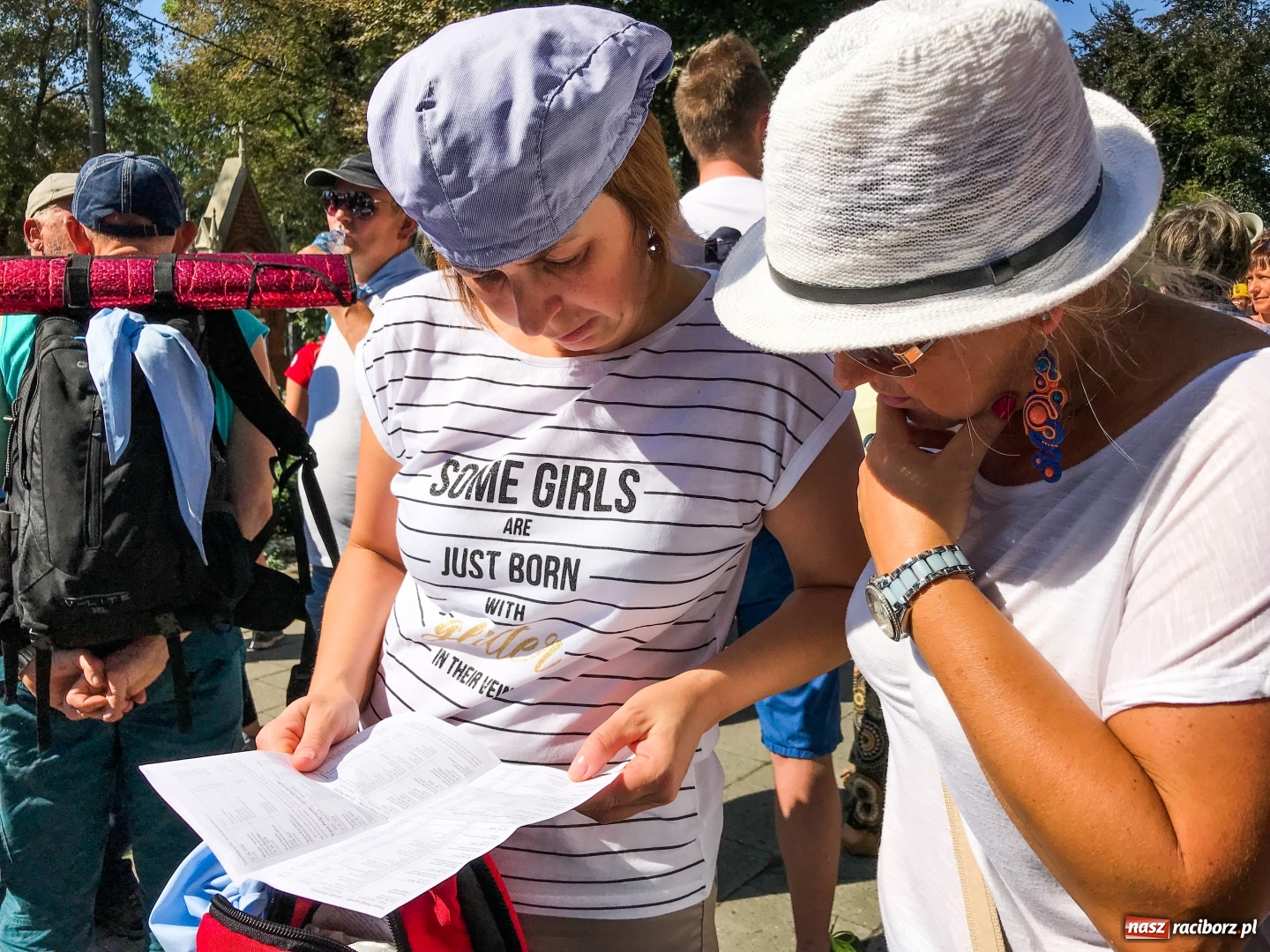 Zdjęcie w galerii na portalu naszraciborz.pl: Pielgrzymi z ziemi raciborskiej oraz Kietrza w drodze na Jasną Górę wiadomości z regionu