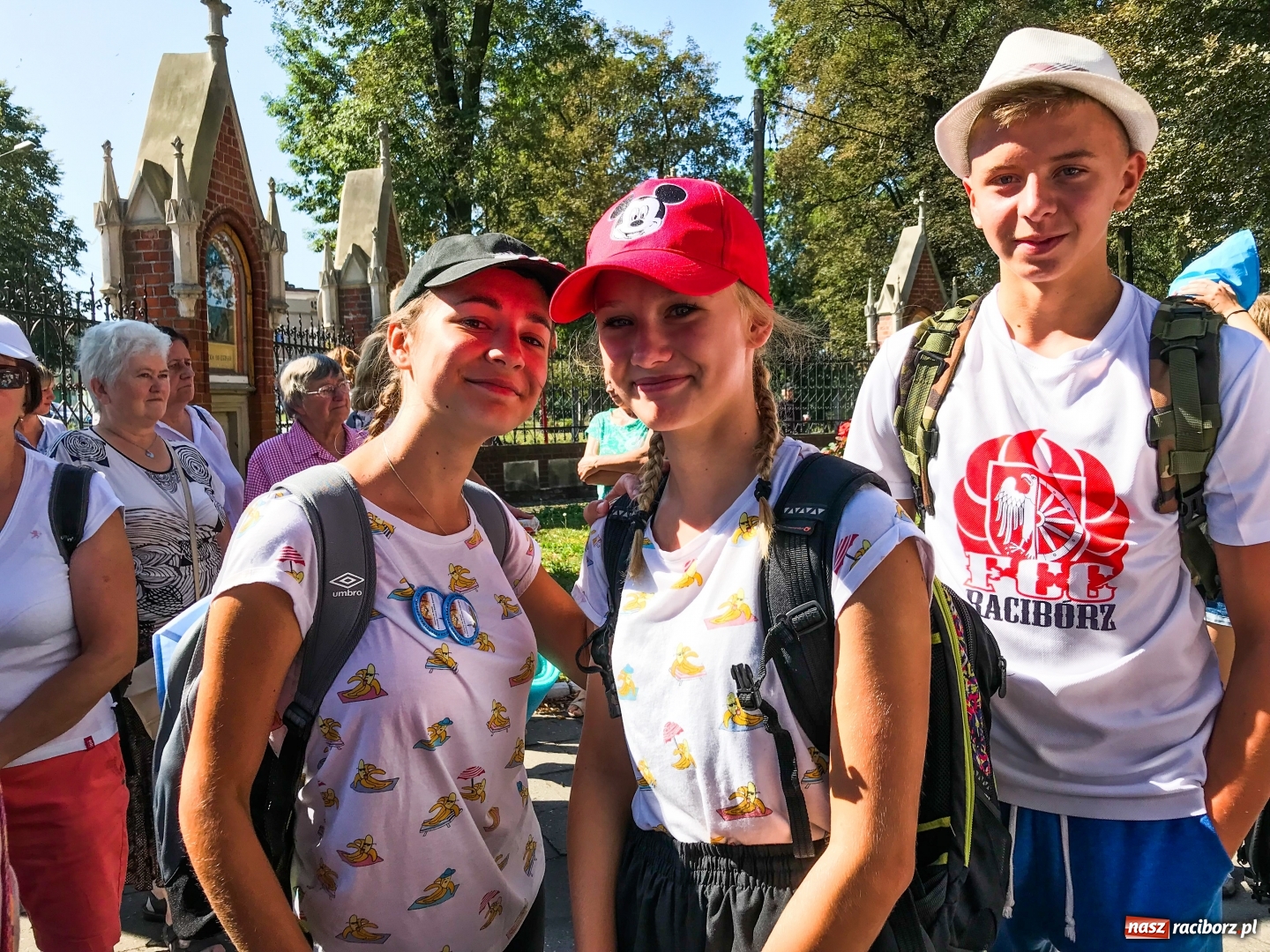 Zdjęcie w galerii na portalu naszraciborz.pl: Pielgrzymi z ziemi raciborskiej oraz Kietrza w drodze na Jasną Górę wiadomości z regionu