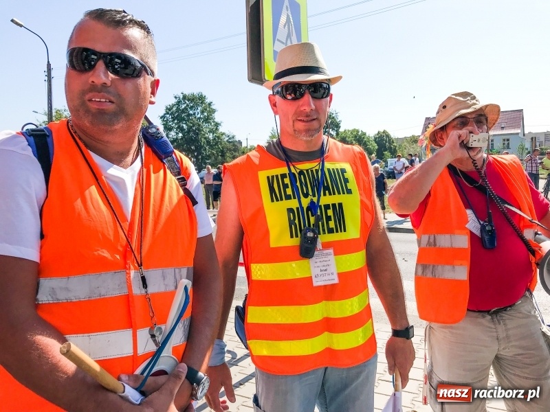 Zdjęcie w galerii na portalu naszraciborz.pl: Pielgrzymi z ziemi raciborskiej oraz Kietrza w drodze na Jasną Górę wiadomości z regionu