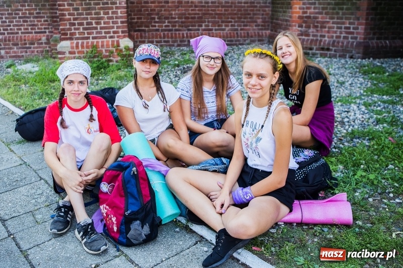 Zdjęcie w galerii na portalu naszraciborz.pl: Pielgrzymi z ziemi raciborskiej oraz Kietrza w drodze na Jasną Górę wiadomości z regionu