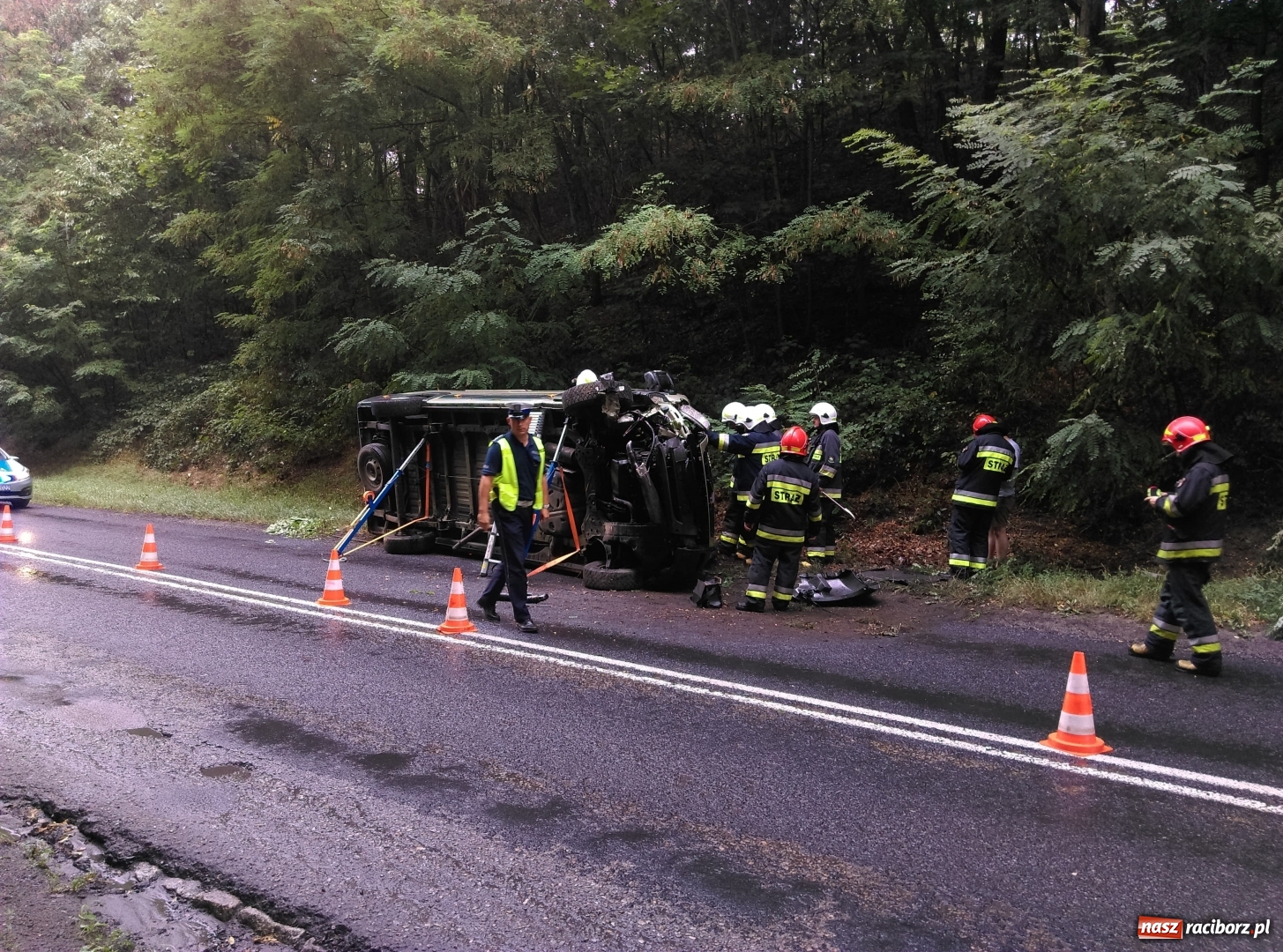 Zdjęcie w galerii na portalu naszraciborz.pl: Citroen Jumper wypadł z drogi na DW 935  wiadomości z regionu