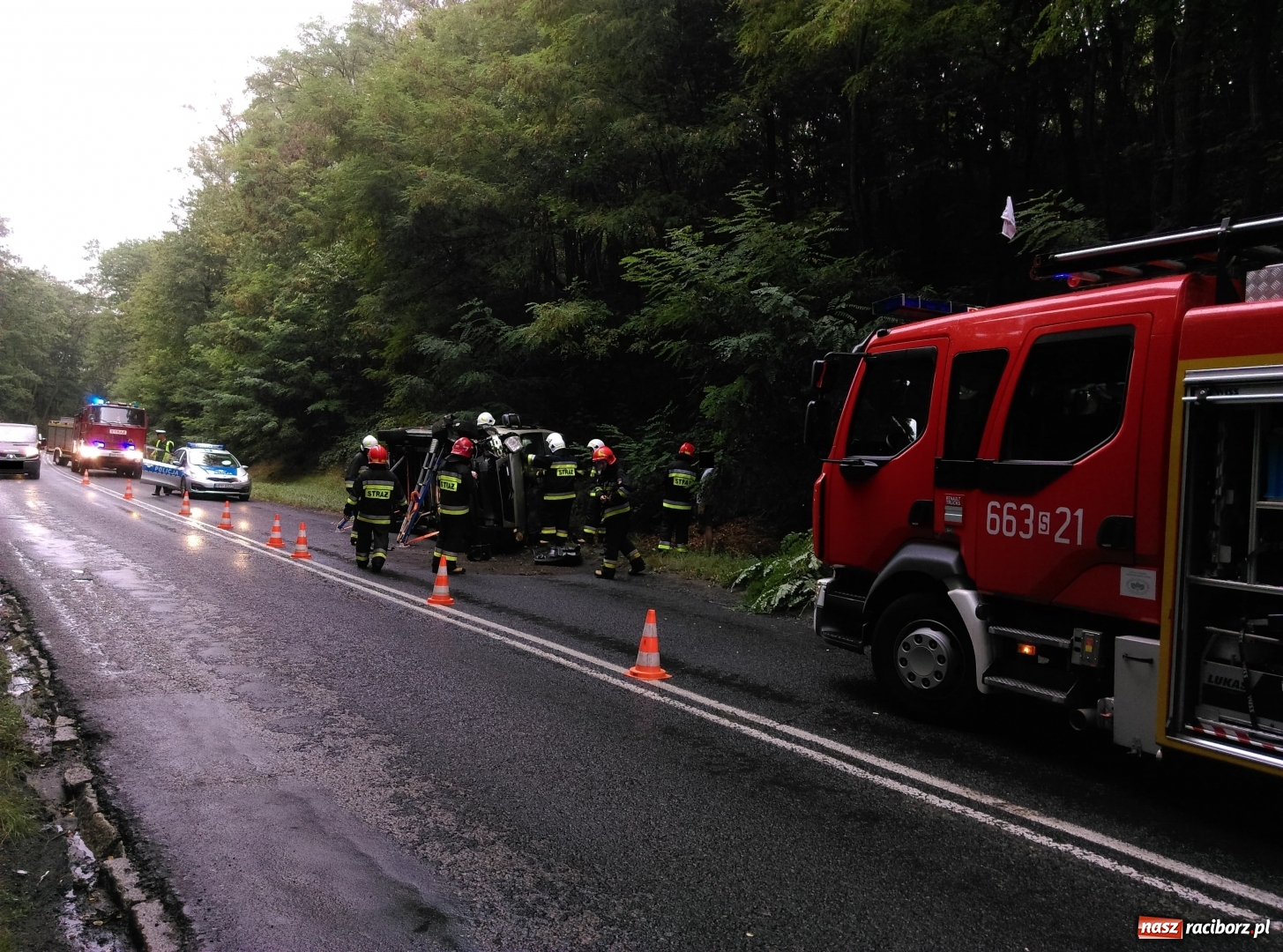 Zdjęcie w galerii na portalu naszraciborz.pl: Citroen Jumper wypadł z drogi na DW 935  wiadomości z regionu