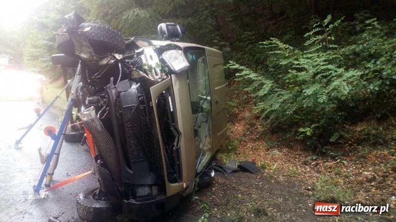 Zdjęcie w galerii na portalu naszraciborz.pl: Citroen Jumper wypadł z drogi na DW 935  wiadomości z regionu