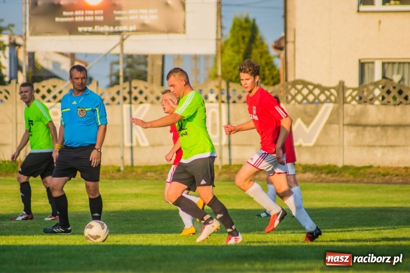 Zdjęcie w galerii na portalu naszraciborz.pl: A klasa: Męki Tworkowa z drużyną Pszowa wiadomości z regionu