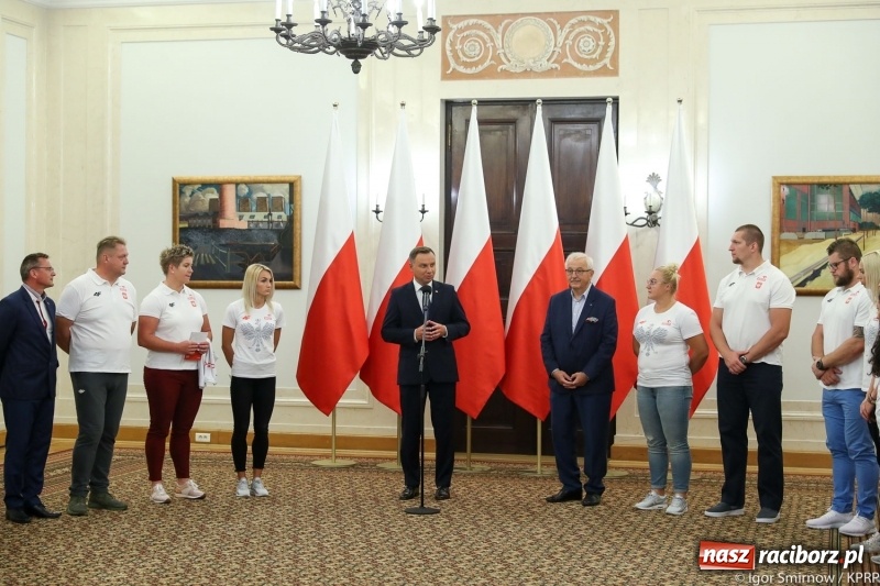 Zdjęcie w galerii na portalu naszraciborz.pl: Najpierw u prezydenta, potem w rodzinnym Raciborzu. Powitanie Justyny Święty-Ersetic  wiadomości z regionu