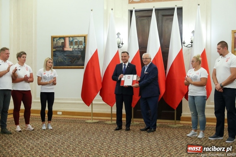 Zdjęcie w galerii na portalu naszraciborz.pl: Najpierw u prezydenta, potem w rodzinnym Raciborzu. Powitanie Justyny Święty-Ersetic  wiadomości z regionu