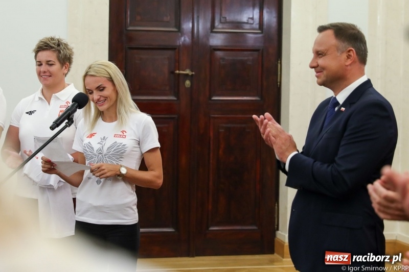 Zdjęcie w galerii na portalu naszraciborz.pl: Najpierw u prezydenta, potem w rodzinnym Raciborzu. Powitanie Justyny Święty-Ersetic  wiadomości z regionu