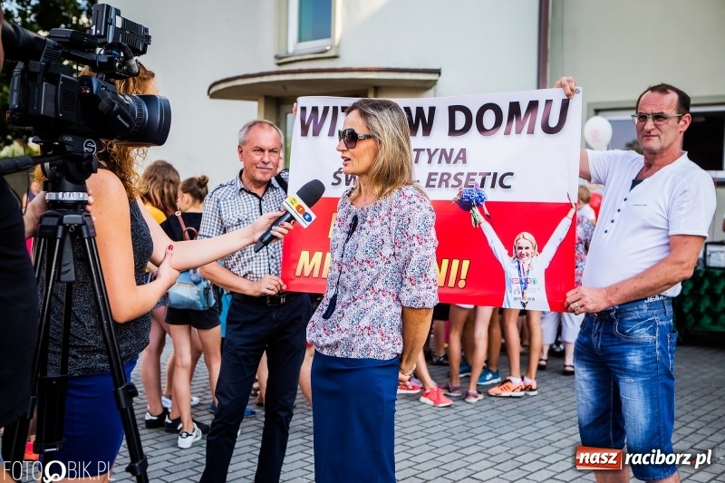 Zdjęcie w galerii na portalu naszraciborz.pl: Najpierw u prezydenta, potem w rodzinnym Raciborzu. Powitanie Justyny Święty-Ersetic  wiadomości z regionu