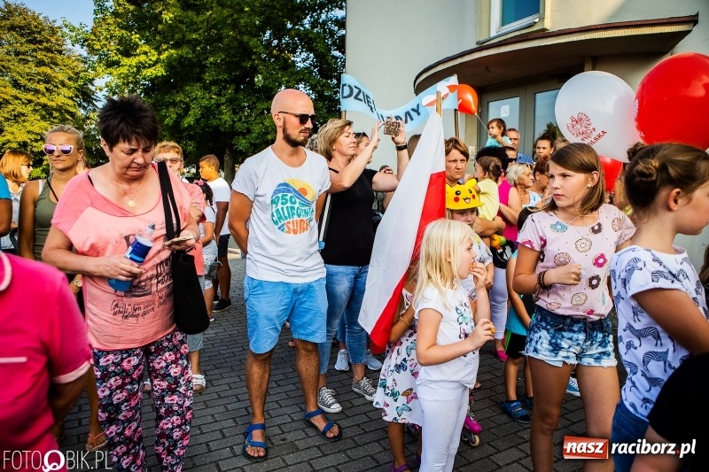 Zdjęcie w galerii na portalu naszraciborz.pl: Najpierw u prezydenta, potem w rodzinnym Raciborzu. Powitanie Justyny Święty-Ersetic  wiadomości z regionu