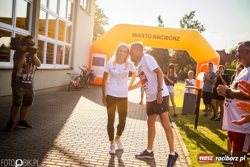 Zdjęcie w galerii na portalu naszraciborz.pl: Najpierw u prezydenta, potem w rodzinnym Raciborzu. Powitanie Justyny Święty-Ersetic  wiadomości z regionu