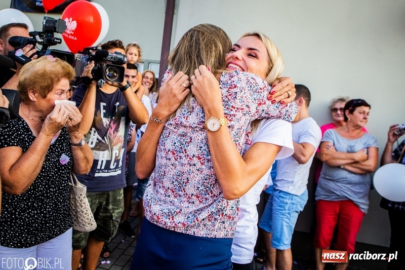 Zdjęcie w galerii na portalu naszraciborz.pl: Najpierw u prezydenta, potem w rodzinnym Raciborzu. Powitanie Justyny Święty-Ersetic  wiadomości z regionu