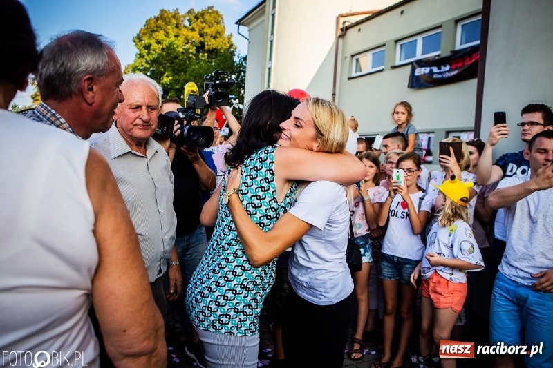 Zdjęcie w galerii na portalu naszraciborz.pl: Najpierw u prezydenta, potem w rodzinnym Raciborzu. Powitanie Justyny Święty-Ersetic  wiadomości z regionu