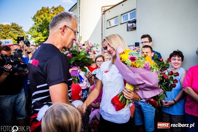 Zdjęcie w galerii na portalu naszraciborz.pl: Najpierw u prezydenta, potem w rodzinnym Raciborzu. Powitanie Justyny Święty-Ersetic  wiadomości z regionu