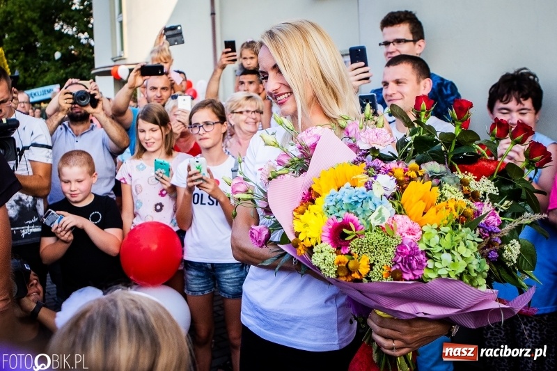 Zdjęcie w galerii na portalu naszraciborz.pl: Najpierw u prezydenta, potem w rodzinnym Raciborzu. Powitanie Justyny Święty-Ersetic  wiadomości z regionu