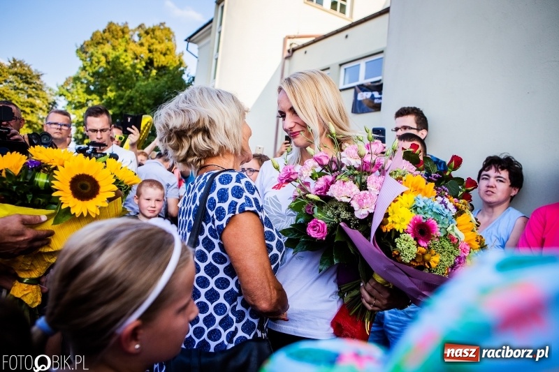 Zdjęcie w galerii na portalu naszraciborz.pl: Najpierw u prezydenta, potem w rodzinnym Raciborzu. Powitanie Justyny Święty-Ersetic  wiadomości z regionu