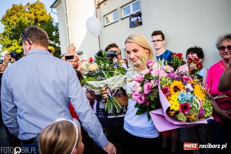 Zdjęcie w galerii na portalu naszraciborz.pl: Najpierw u prezydenta, potem w rodzinnym Raciborzu. Powitanie Justyny Święty-Ersetic  wiadomości z regionu