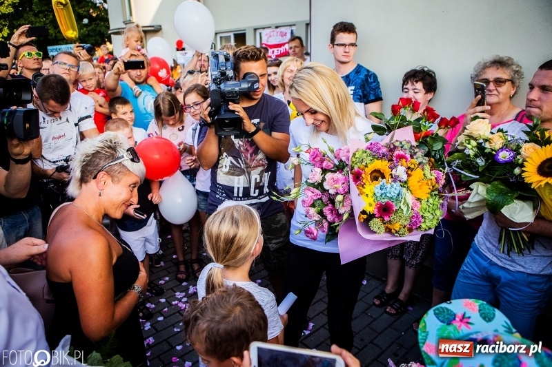 Zdjęcie w galerii na portalu naszraciborz.pl: Najpierw u prezydenta, potem w rodzinnym Raciborzu. Powitanie Justyny Święty-Ersetic  wiadomości z regionu