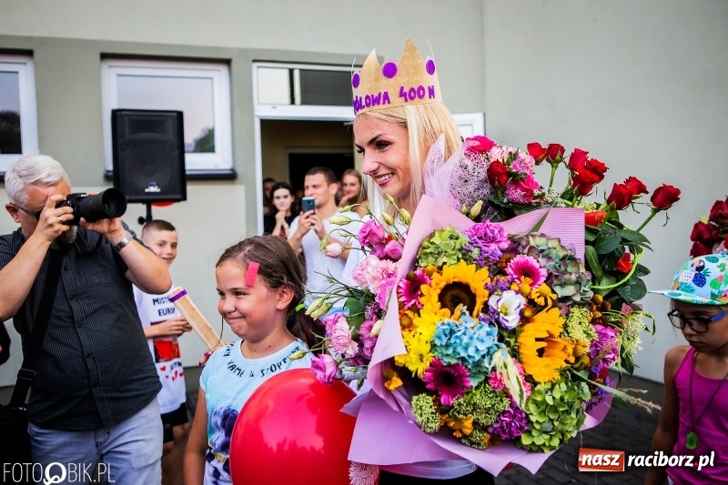 Zdjęcie w galerii na portalu naszraciborz.pl: Najpierw u prezydenta, potem w rodzinnym Raciborzu. Powitanie Justyny Święty-Ersetic  wiadomości z regionu