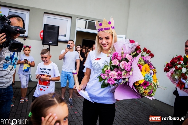 Zdjęcie w galerii na portalu naszraciborz.pl: Najpierw u prezydenta, potem w rodzinnym Raciborzu. Powitanie Justyny Święty-Ersetic  wiadomości z regionu