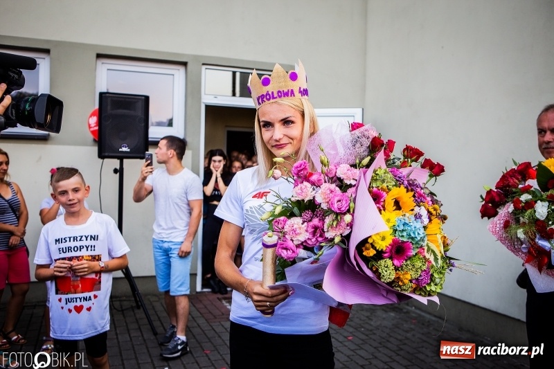 Zdjęcie w galerii na portalu naszraciborz.pl: Najpierw u prezydenta, potem w rodzinnym Raciborzu. Powitanie Justyny Święty-Ersetic  wiadomości z regionu