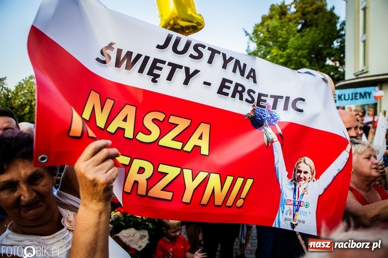 Zdjęcie w galerii na portalu naszraciborz.pl: Najpierw u prezydenta, potem w rodzinnym Raciborzu. Powitanie Justyny Święty-Ersetic  wiadomości z regionu