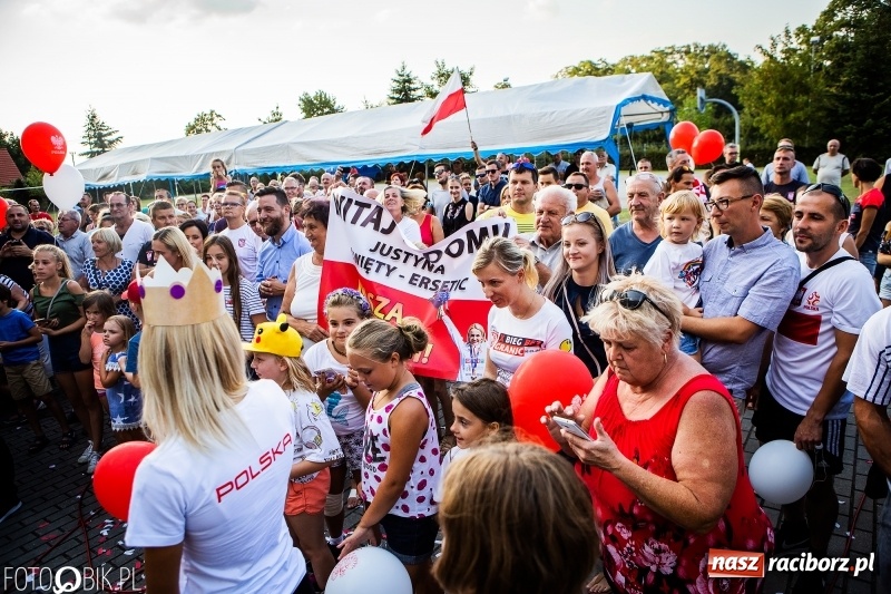 Zdjęcie w galerii na portalu naszraciborz.pl: Najpierw u prezydenta, potem w rodzinnym Raciborzu. Powitanie Justyny Święty-Ersetic  wiadomości z regionu