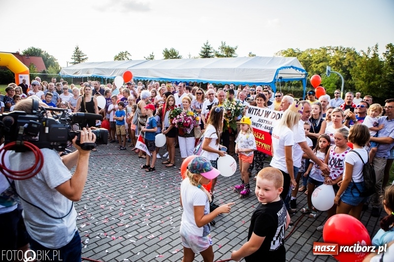 Zdjęcie w galerii na portalu naszraciborz.pl: Najpierw u prezydenta, potem w rodzinnym Raciborzu. Powitanie Justyny Święty-Ersetic  wiadomości z regionu