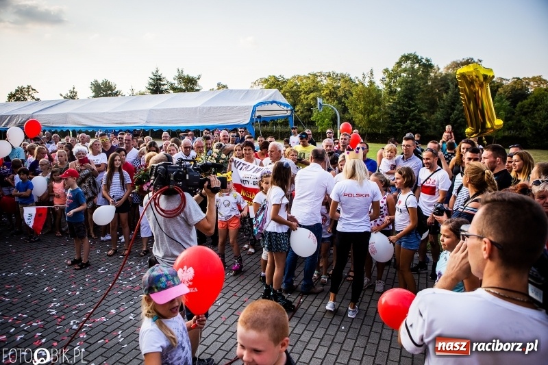 Zdjęcie w galerii na portalu naszraciborz.pl: Najpierw u prezydenta, potem w rodzinnym Raciborzu. Powitanie Justyny Święty-Ersetic  wiadomości z regionu