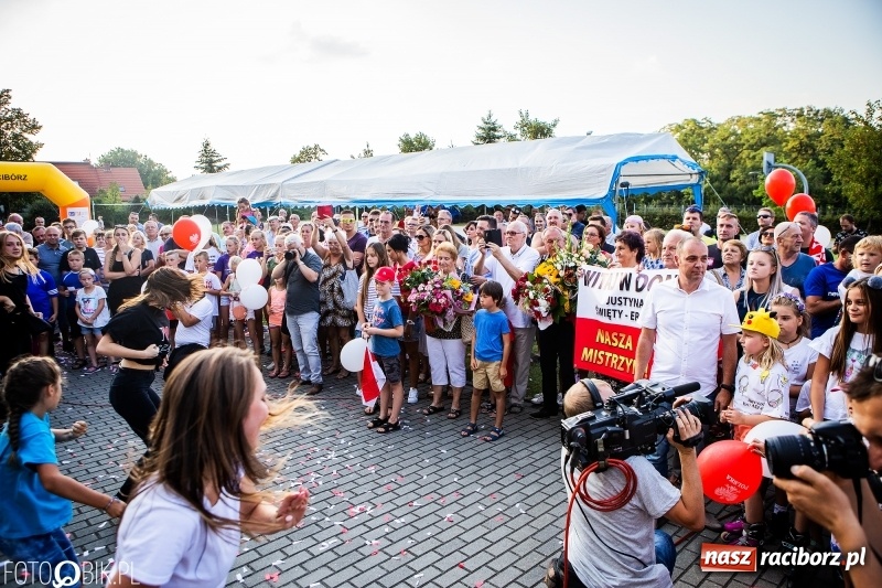 Zdjęcie w galerii na portalu naszraciborz.pl: Najpierw u prezydenta, potem w rodzinnym Raciborzu. Powitanie Justyny Święty-Ersetic  wiadomości z regionu