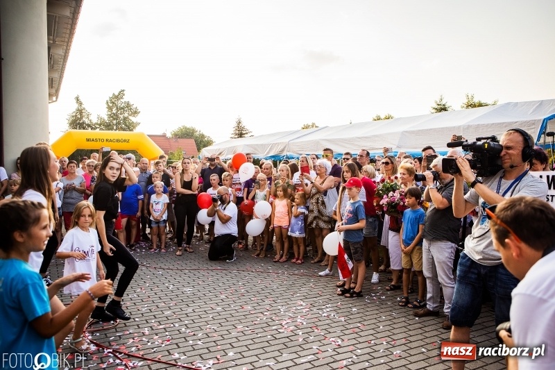 Zdjęcie w galerii na portalu naszraciborz.pl: Najpierw u prezydenta, potem w rodzinnym Raciborzu. Powitanie Justyny Święty-Ersetic  wiadomości z regionu