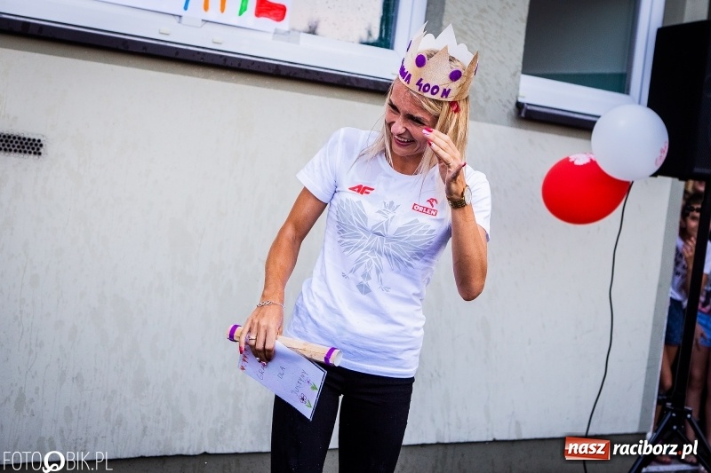 Zdjęcie w galerii na portalu naszraciborz.pl: Najpierw u prezydenta, potem w rodzinnym Raciborzu. Powitanie Justyny Święty-Ersetic  wiadomości z regionu