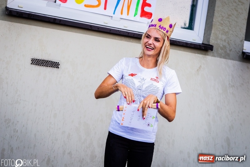 Zdjęcie w galerii na portalu naszraciborz.pl: Najpierw u prezydenta, potem w rodzinnym Raciborzu. Powitanie Justyny Święty-Ersetic  wiadomości z regionu