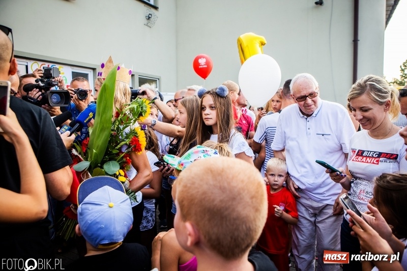 Zdjęcie w galerii na portalu naszraciborz.pl: Najpierw u prezydenta, potem w rodzinnym Raciborzu. Powitanie Justyny Święty-Ersetic  wiadomości z regionu