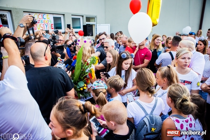 Zdjęcie w galerii na portalu naszraciborz.pl: Najpierw u prezydenta, potem w rodzinnym Raciborzu. Powitanie Justyny Święty-Ersetic  wiadomości z regionu