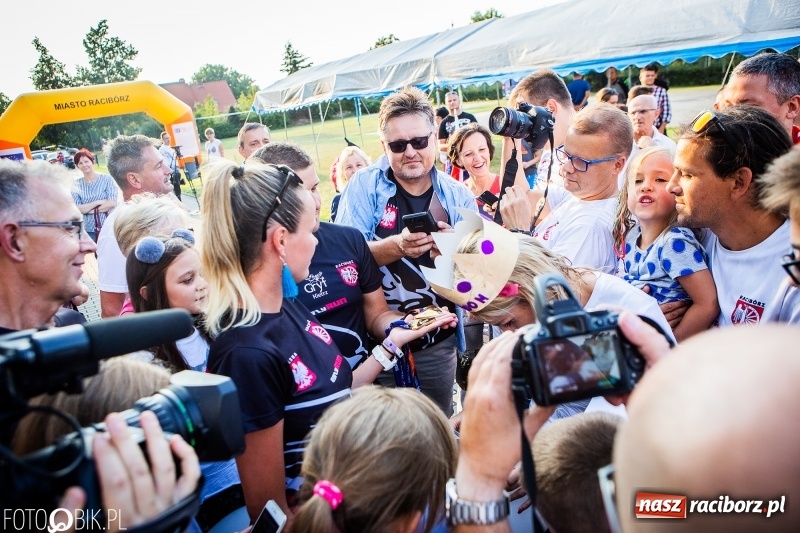 Zdjęcie w galerii na portalu naszraciborz.pl: Najpierw u prezydenta, potem w rodzinnym Raciborzu. Powitanie Justyny Święty-Ersetic  wiadomości z regionu
